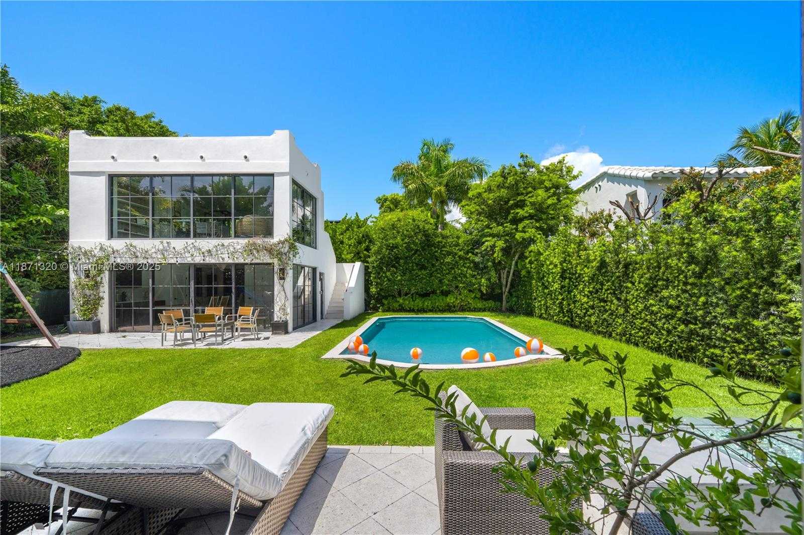 Small Image of 5728 PINE TREE DR, Miami Beach Number 33