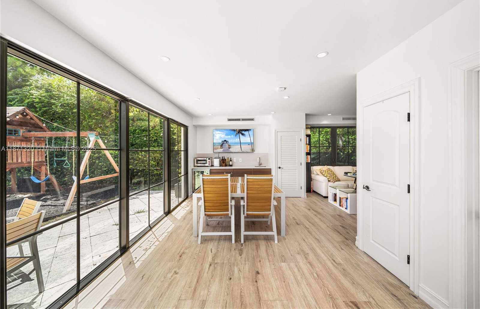 Small Image of 5728 PINE TREE DR, Miami Beach Number 35