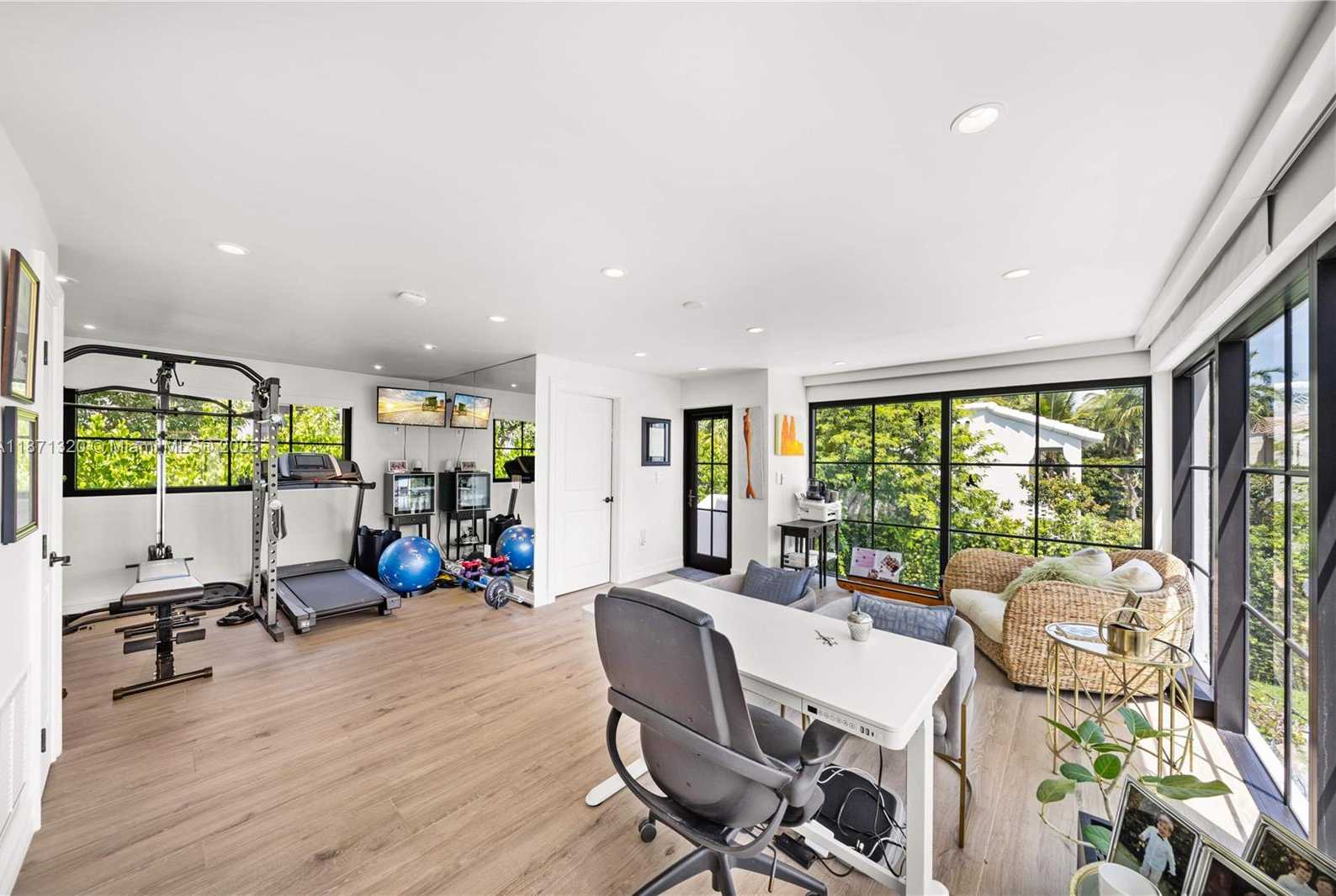 Small Image of 5728 PINE TREE DR, Miami Beach Number 41