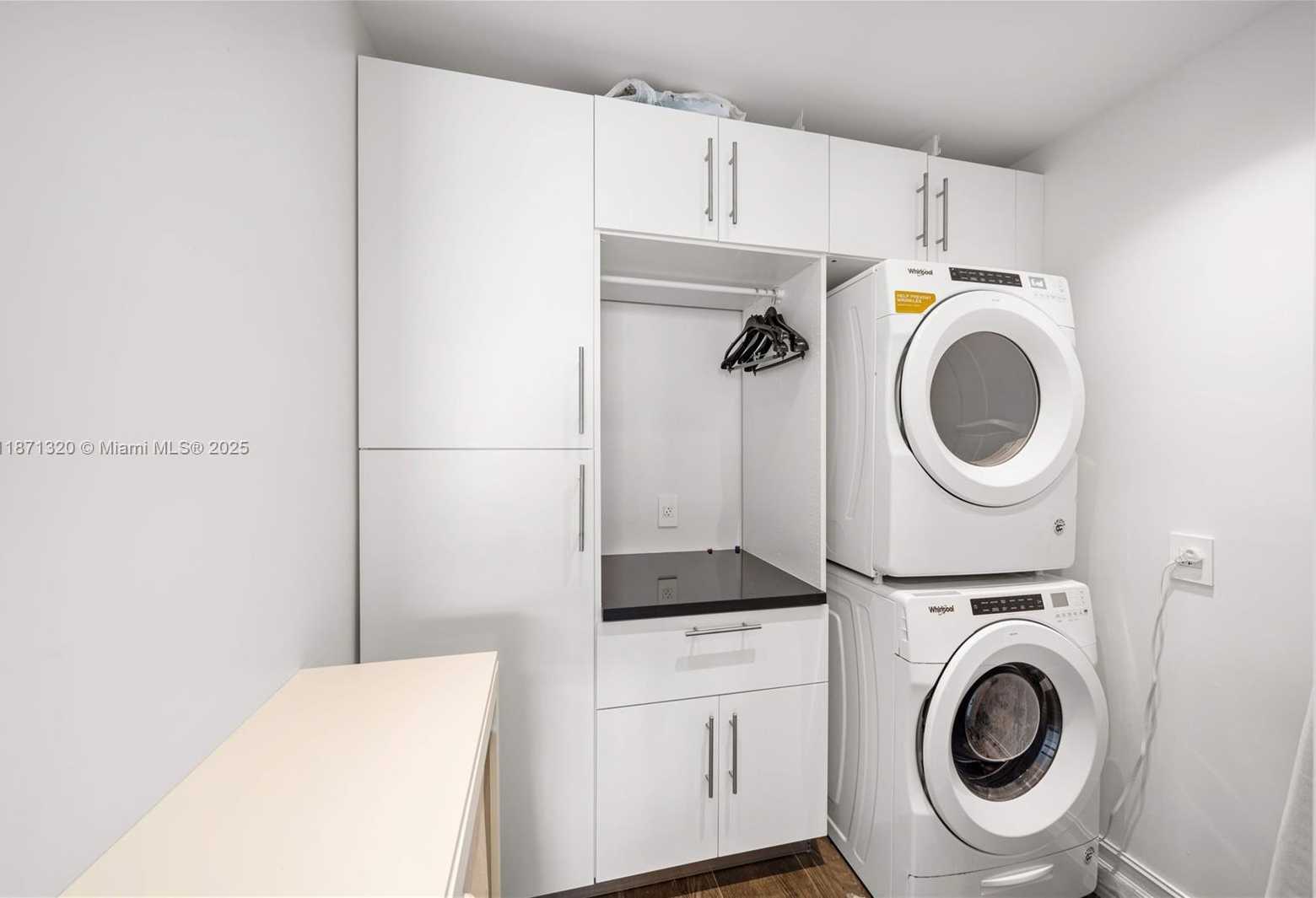 Small Image of 5728 PINE TREE DR, Miami Beach Number 42