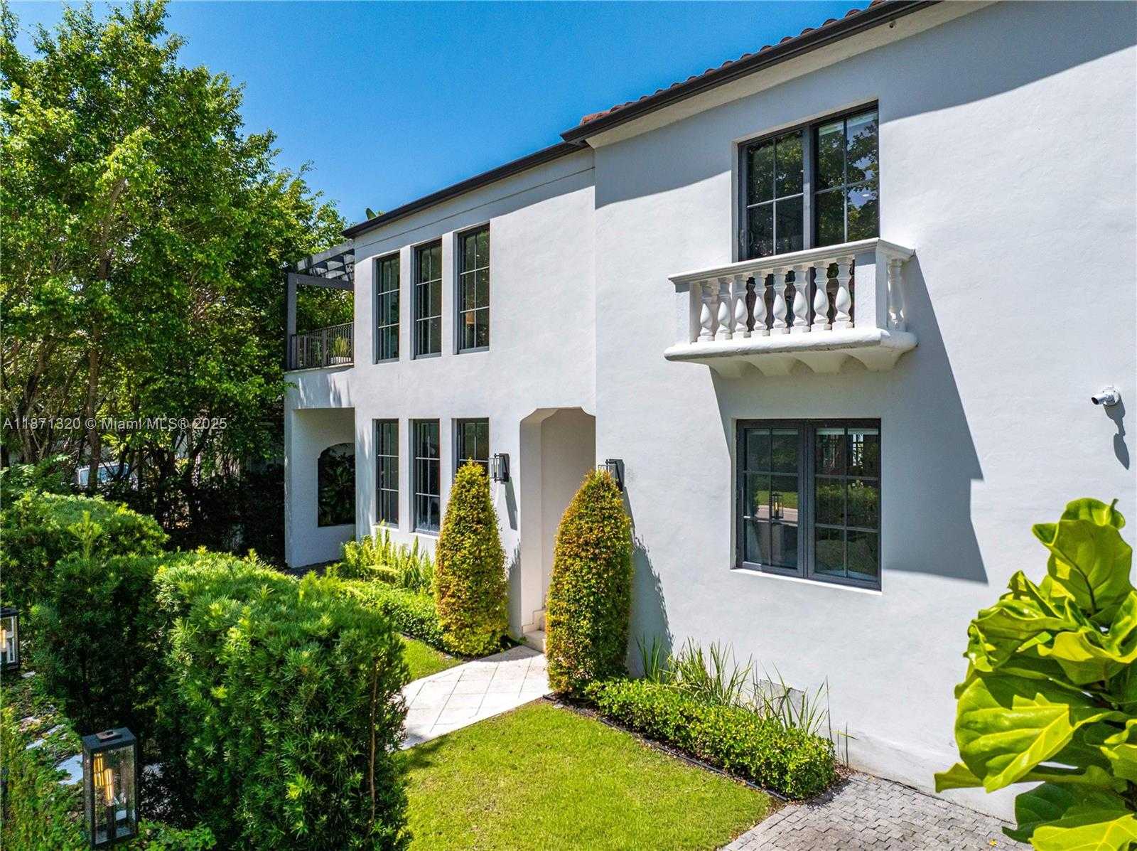 Small Image of 5728 PINE TREE DR, Miami Beach Number 43