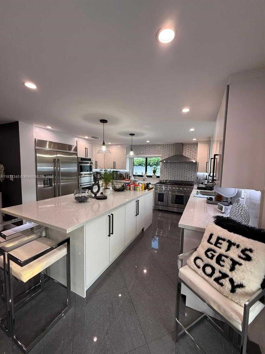 Small Image of 7524 MUTINY AVE, North Bay Village Number 4