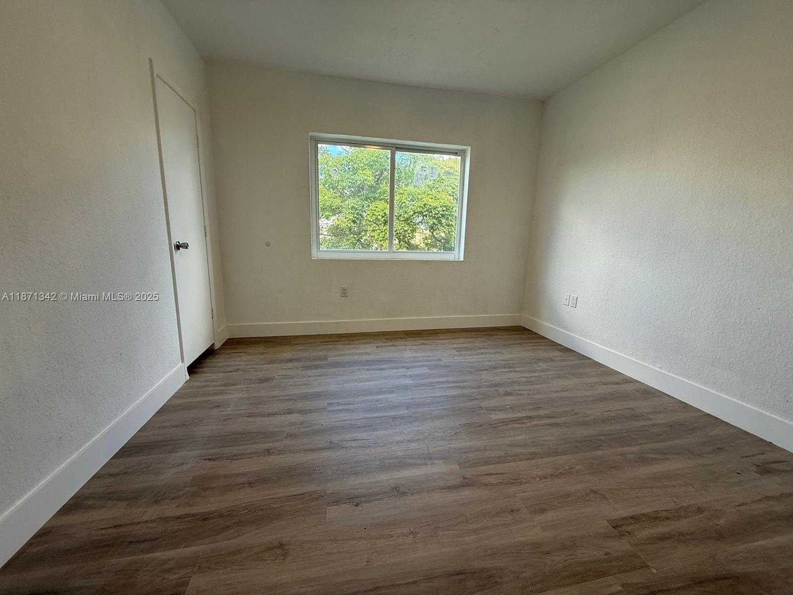 Small Image of 424 NORTH WEST 84TH ST #424, Miami Number 10
