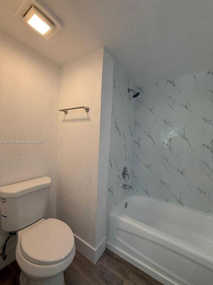 Small Image of 424 NORTH WEST 84TH ST #424, Miami Number 12