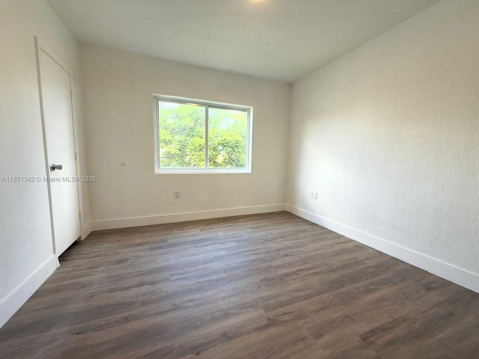 Small Image of 424 NORTH WEST 84TH ST #424, Miami Number 13