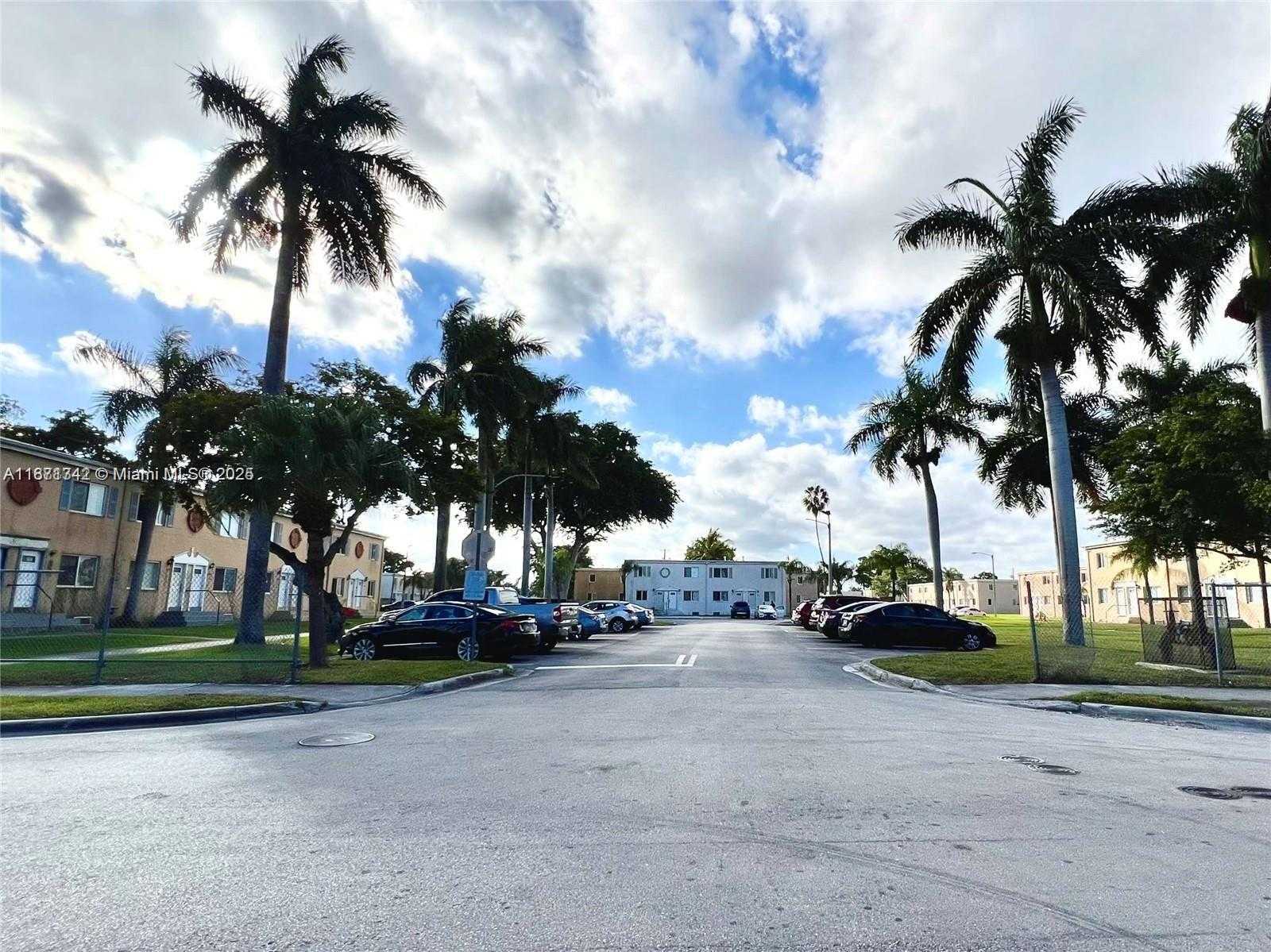 Small Image of 424 NORTH WEST 84TH ST #424, Miami Number 14