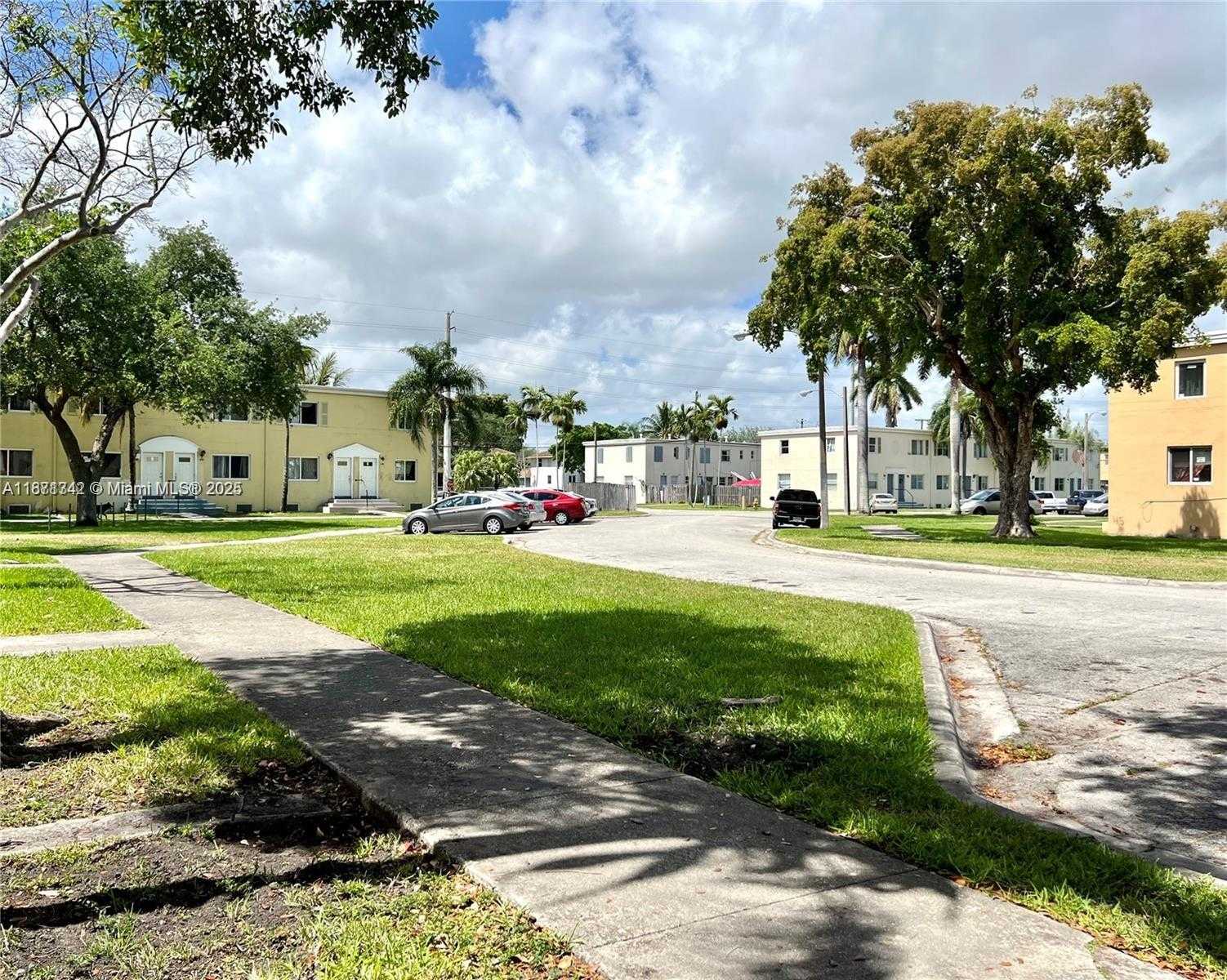 Small Image of 424 NORTH WEST 84TH ST #424, Miami Number 15