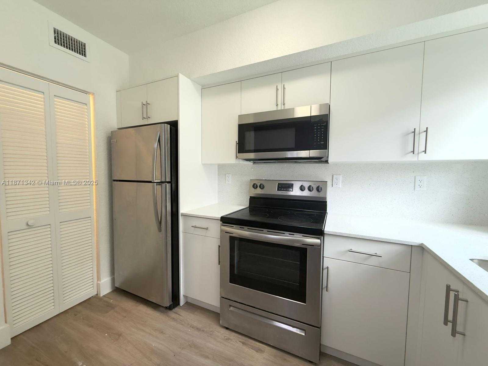 Small Image of 424 NORTH WEST 84TH ST #424, Miami Number 3