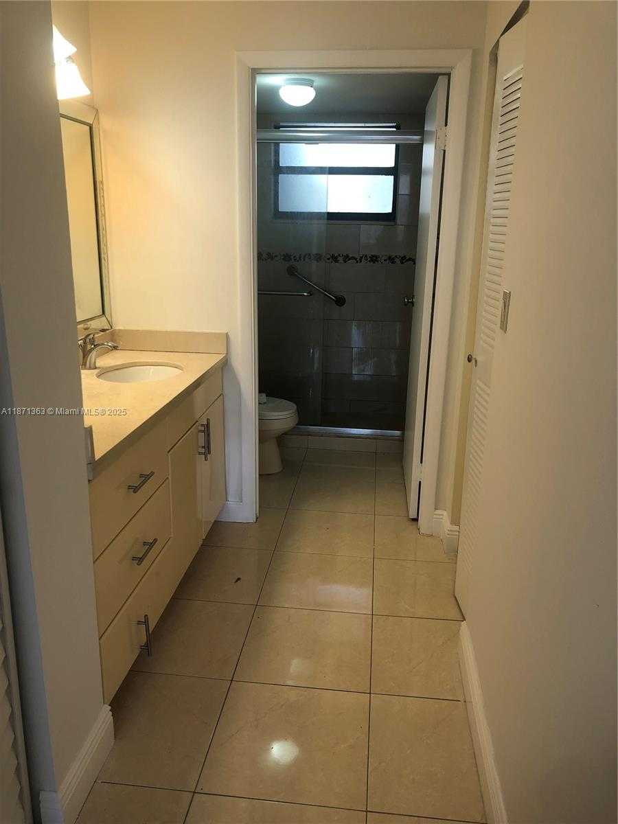Small Image of 8100 BYRON AVE #509, Miami Beach Number 10