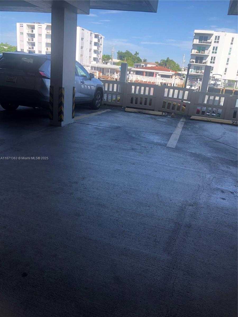 Small Image of 8100 BYRON AVE #509, Miami Beach Number 13