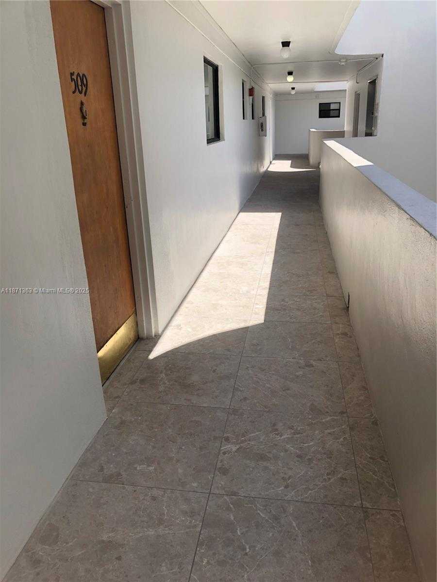 Small Image of 8100 BYRON AVE #509, Miami Beach Number 3