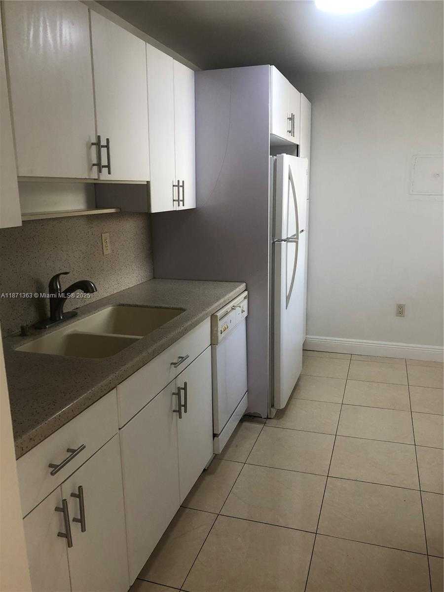Small Image of 8100 BYRON AVE #509, Miami Beach Number 5