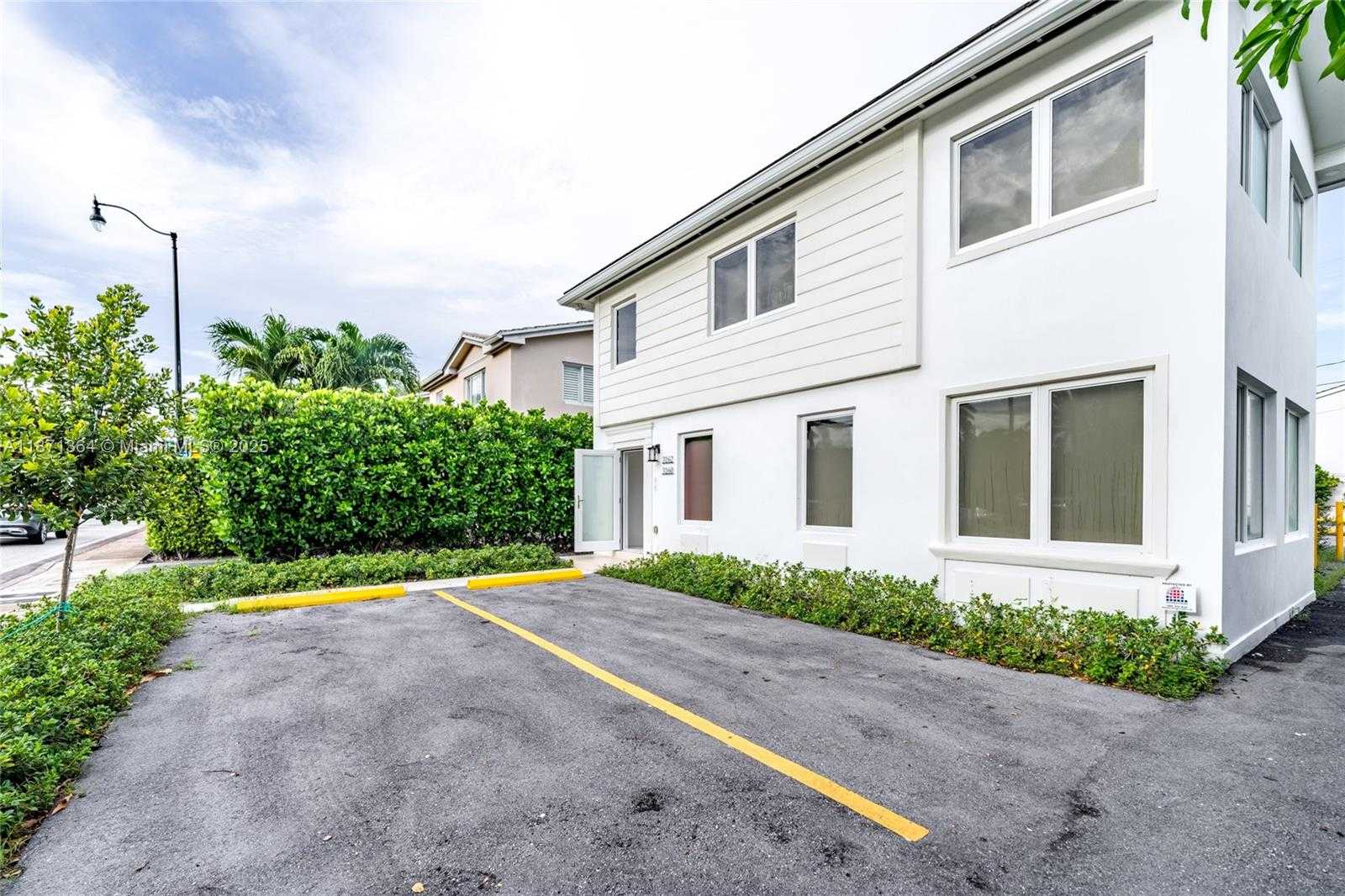Small Image of 3160 SOUTH LE JEUNE RD #3160, Coral Gables Number 2