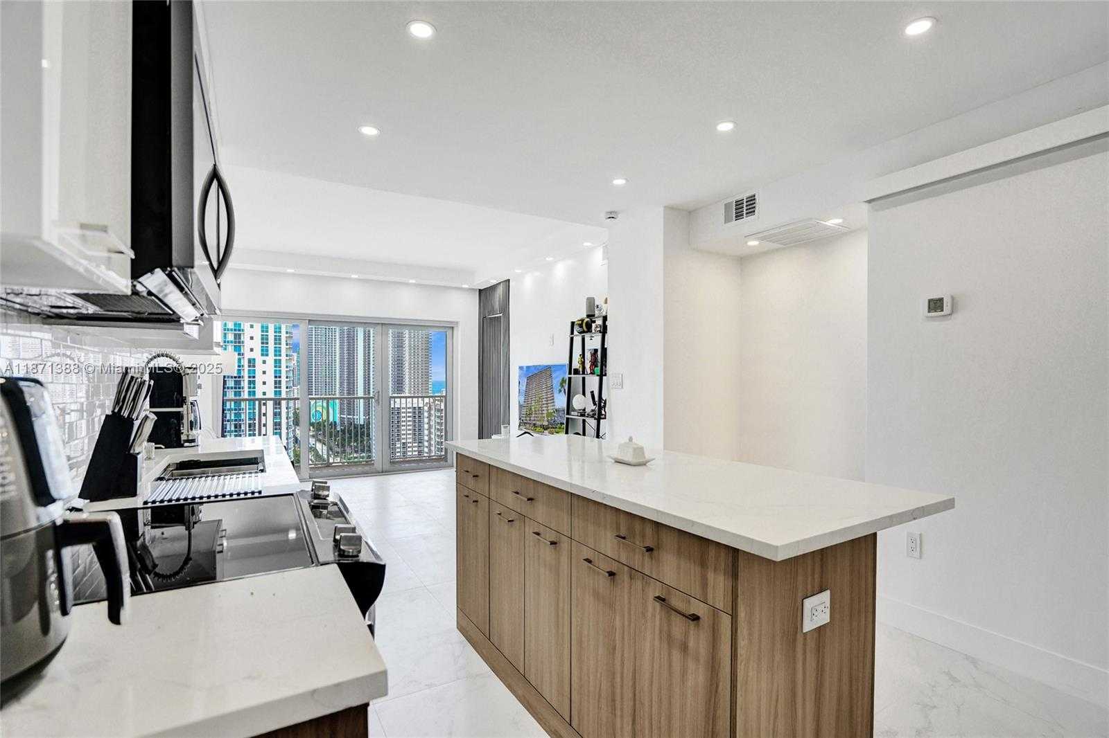Small Image of 1985 SOUTH OCEAN DR #11L, Hallandale Beach Number 4