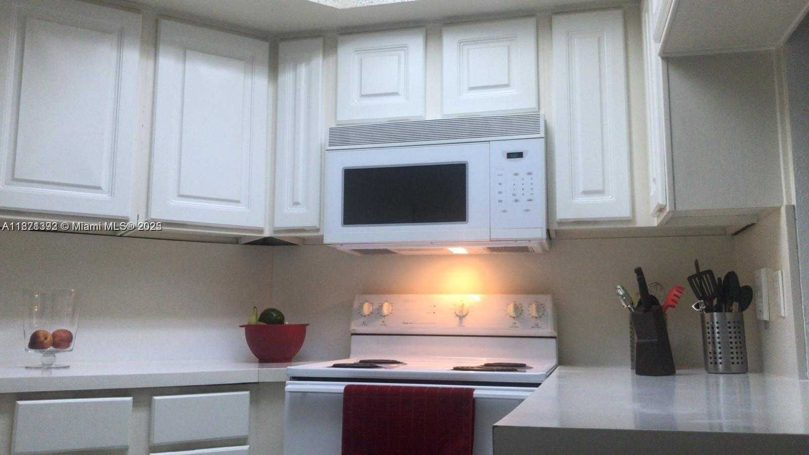 Small Image of 8323 NORTH WEST LAKE DR #404, Doral Number 2