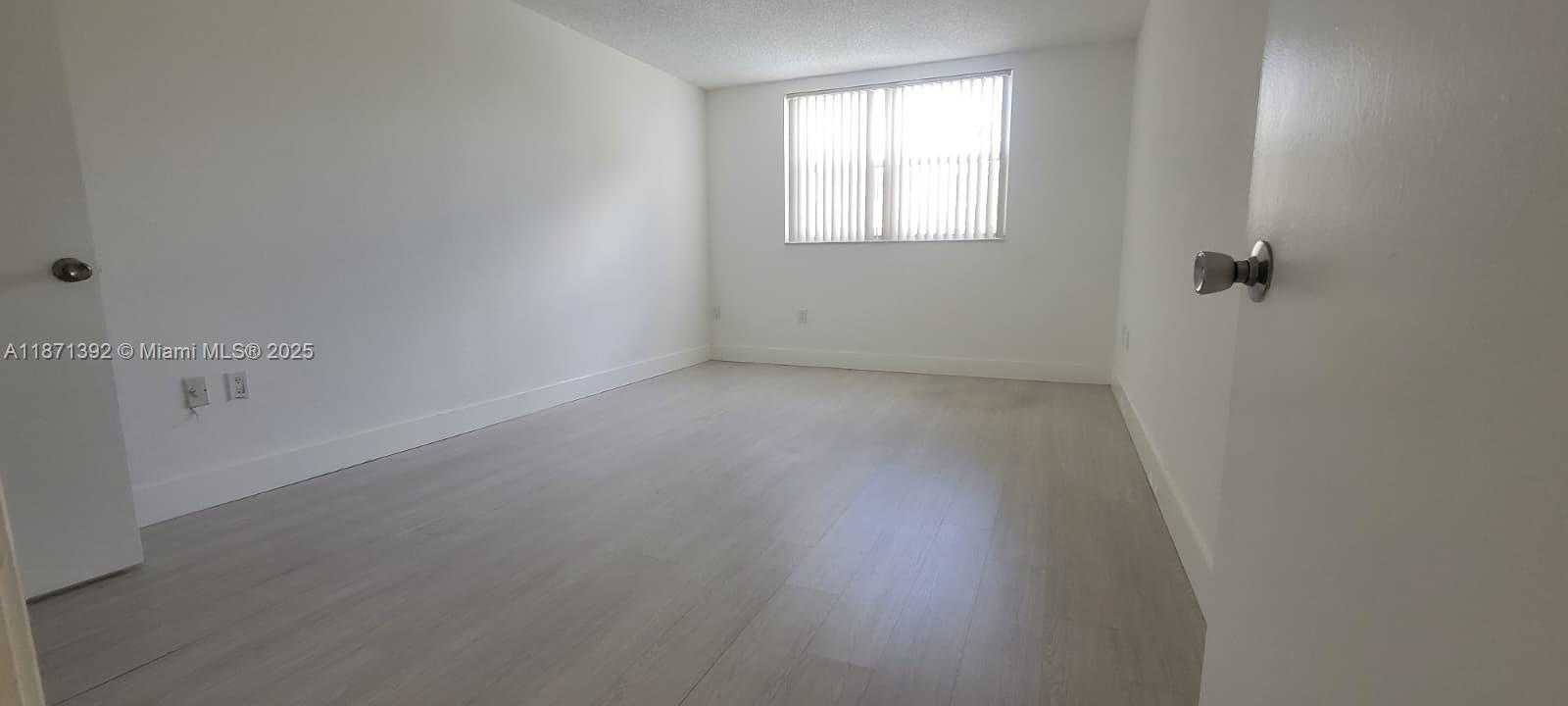 Small Image of 8323 NORTH WEST LAKE DR #404, Doral Number 4