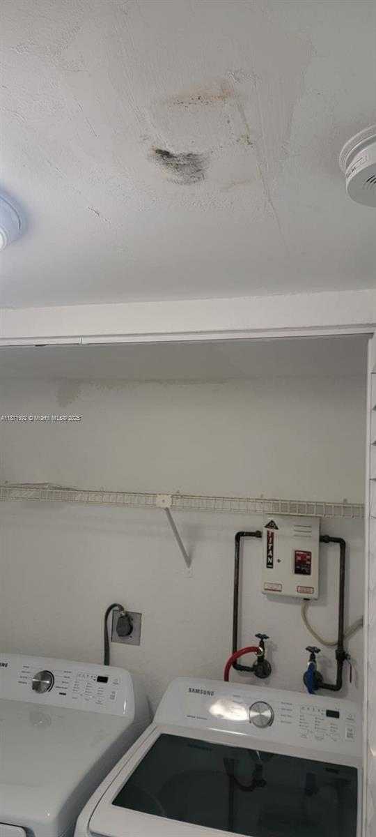 Small Image of 8323 NORTH WEST LAKE DR #404, Doral Number 7