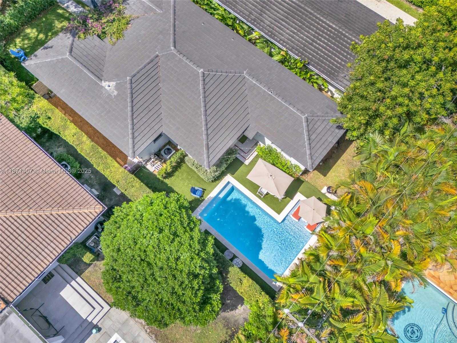 Small Image of 415 VELARDE AVE, Coral Gables Number 28