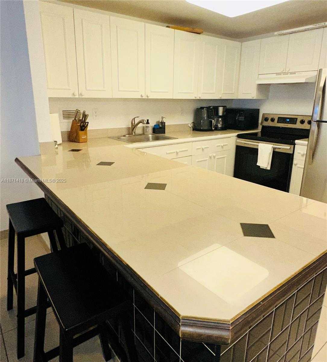 Small Image of 2301 COLLINS AVE #420, Miami Beach Number 10