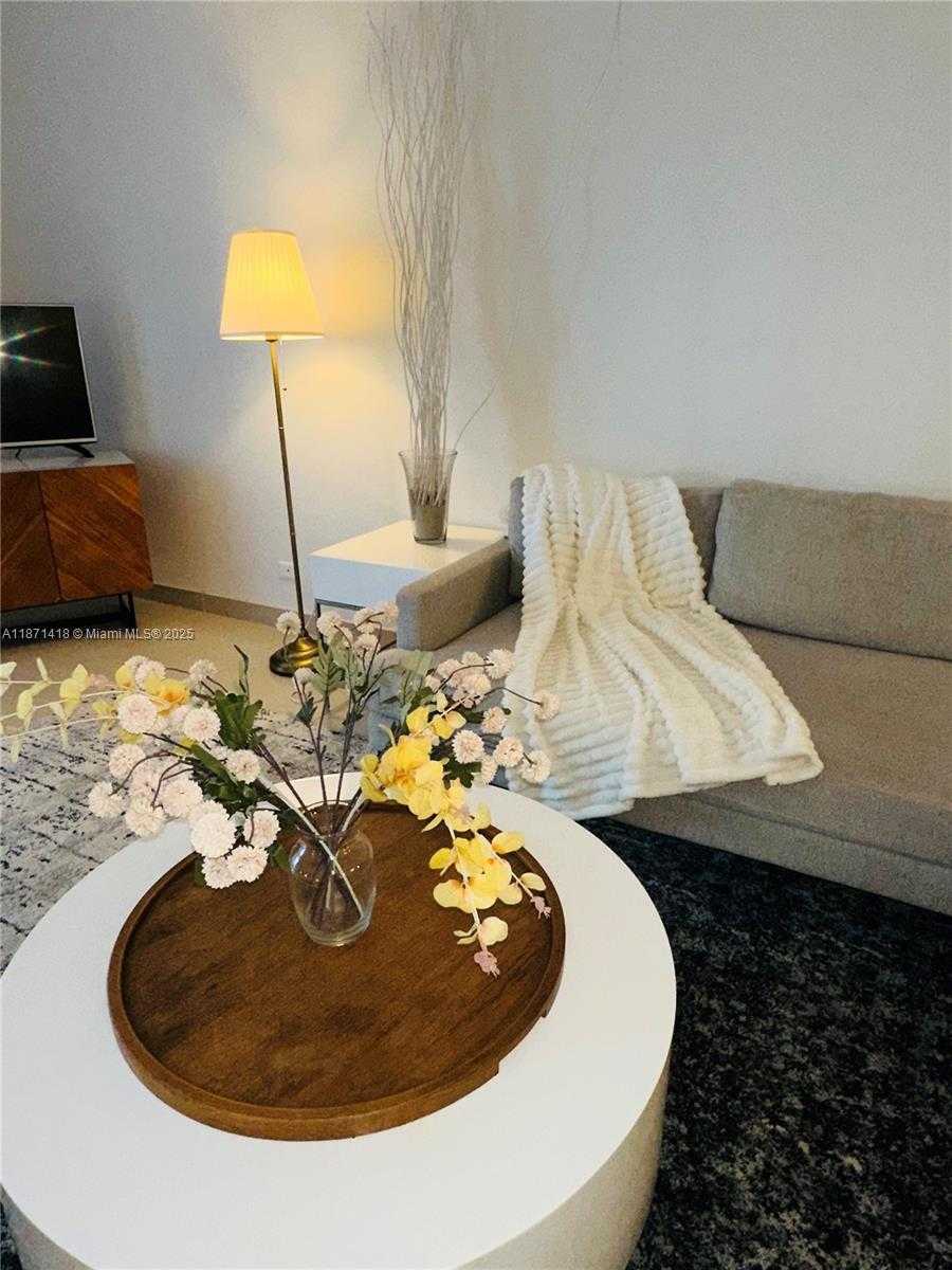 Small Image of 2301 COLLINS AVE #420, Miami Beach Number 13