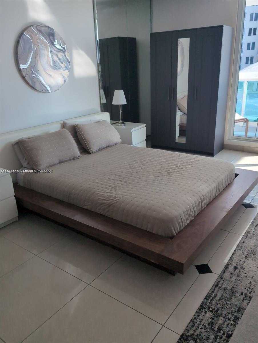 Small Image of 2301 COLLINS AVE #420, Miami Beach Number 4