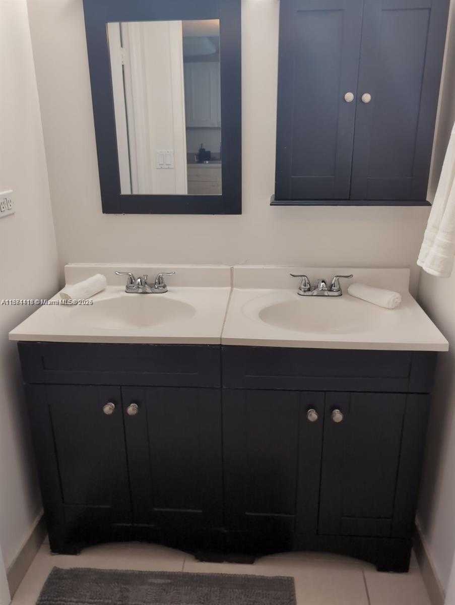Small Image of 2301 COLLINS AVE #420, Miami Beach Number 6