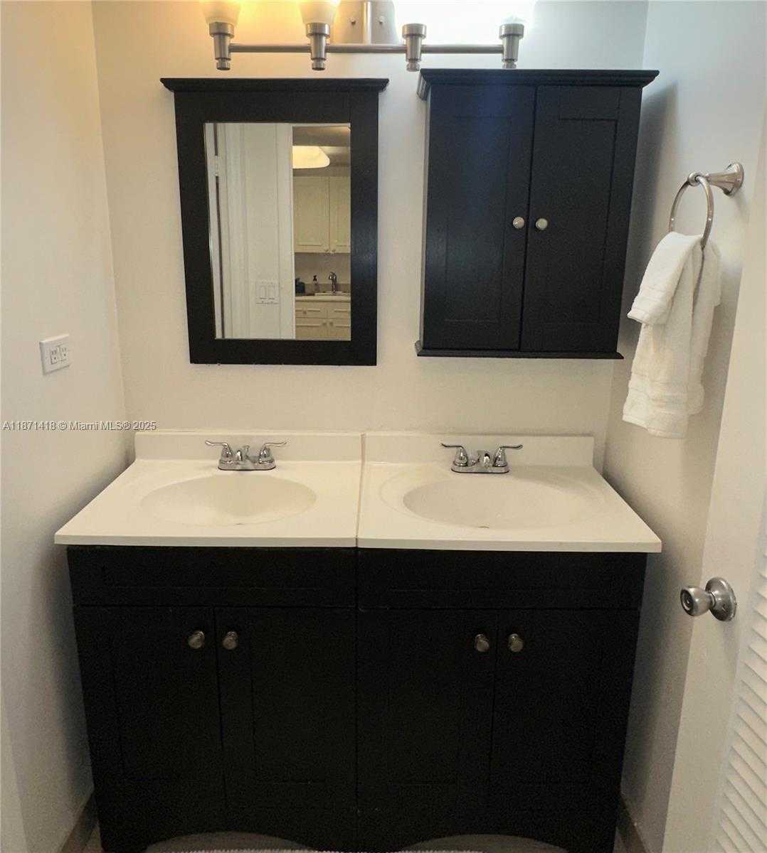 Small Image of 2301 COLLINS AVE #420, Miami Beach Number 9