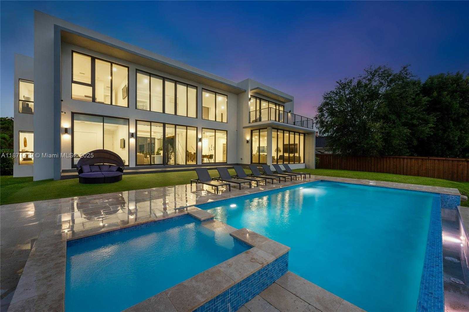 Small Image of 5420 SOUTH WEST 72ND AVE, Miami Number 2