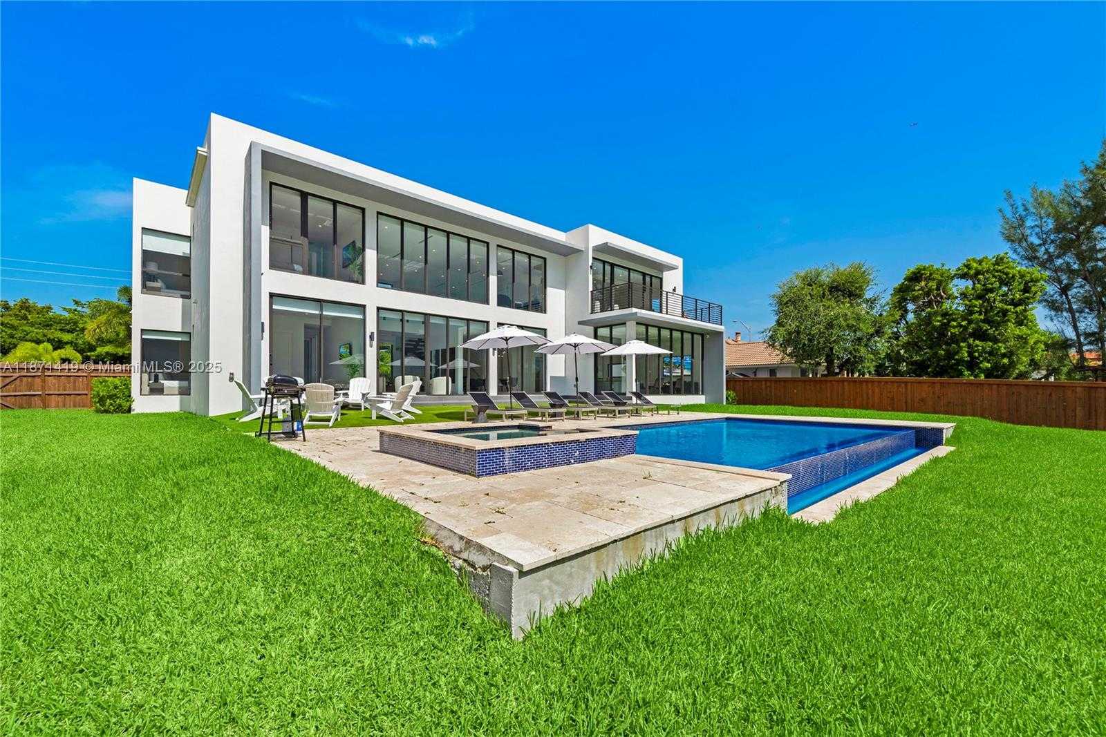 Small Image of 5420 SOUTH WEST 72ND AVE, Miami Number 32