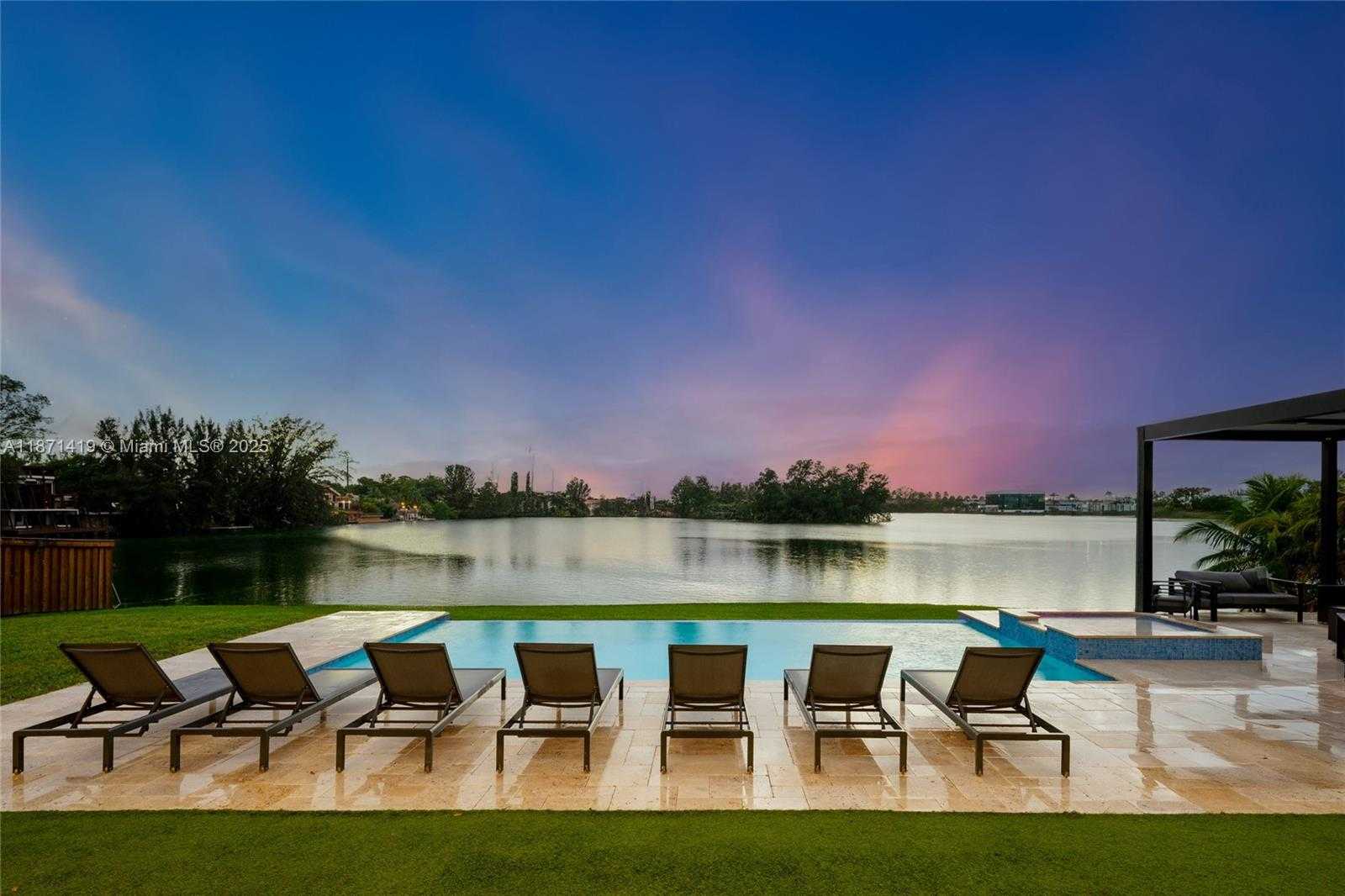 Small Image of 5420 SOUTH WEST 72ND AVE, Miami Number 4