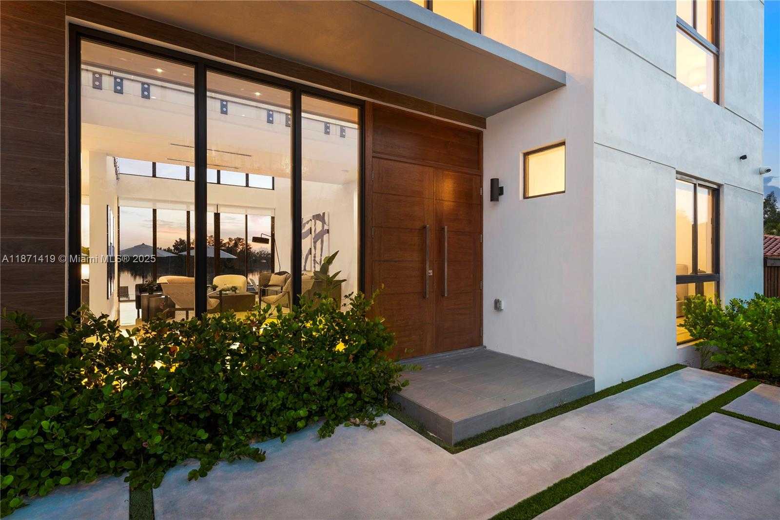 Small Image of 5420 SOUTH WEST 72ND AVE, Miami Number 52