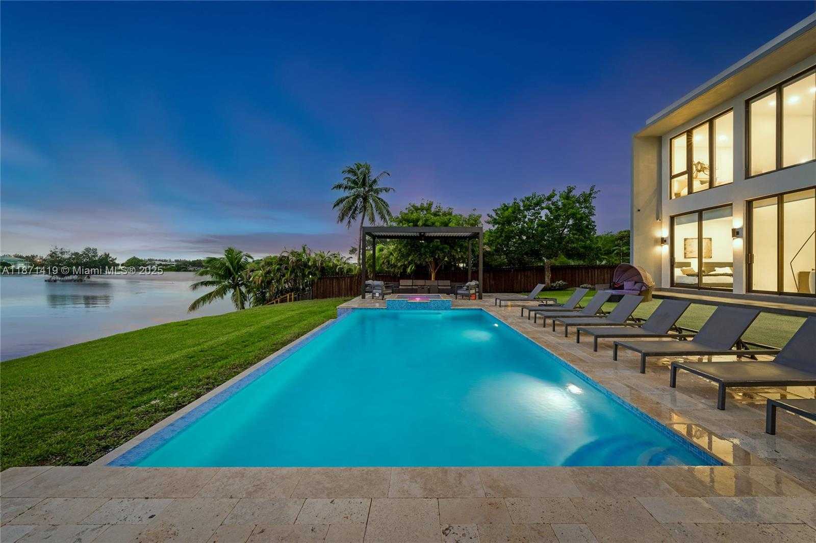 Small Image of 5420 SOUTH WEST 72ND AVE, Miami Number 6
