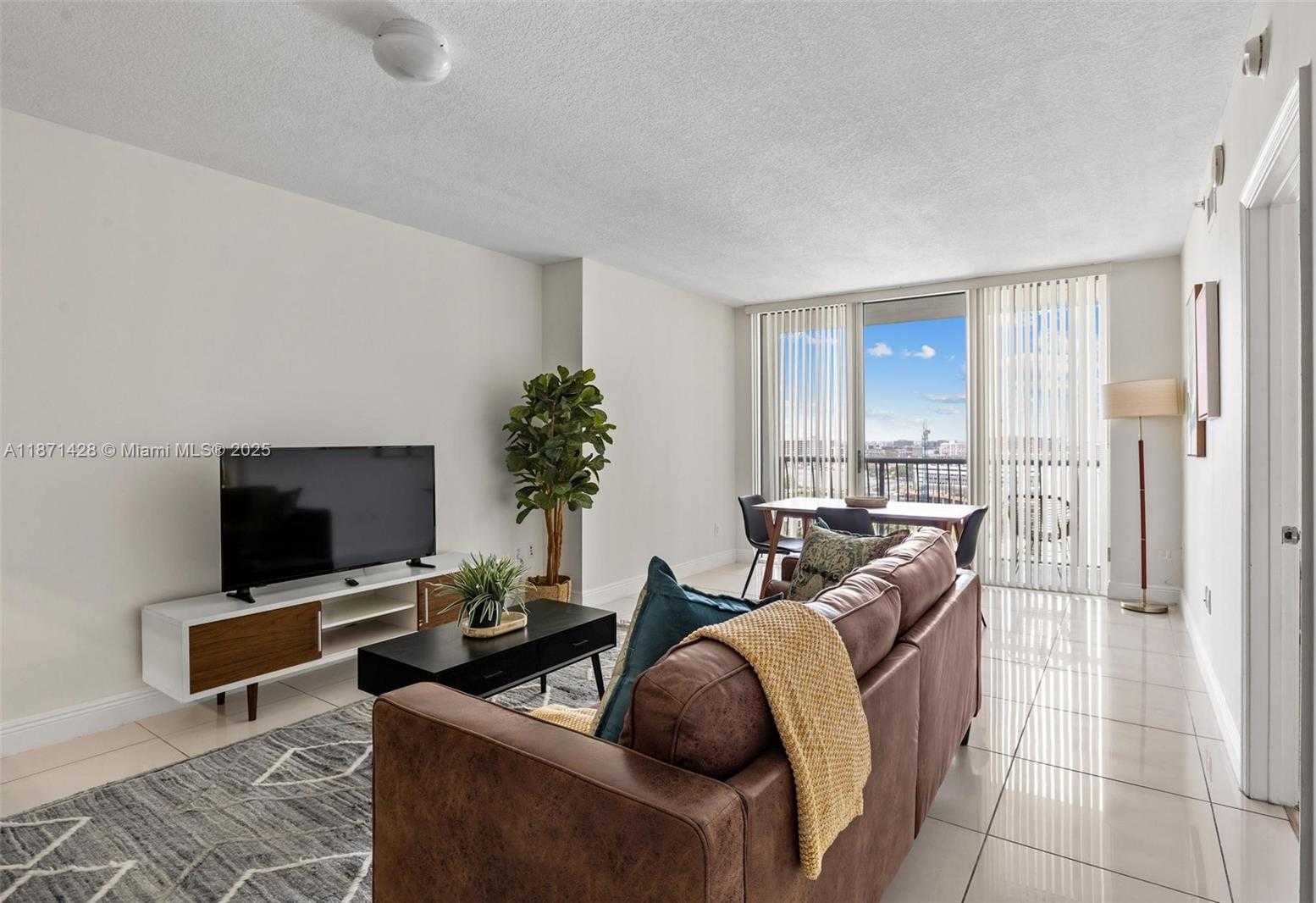 Small Image of 1750 NORTH BAYSHORE DR #1811, Miami Number 2
