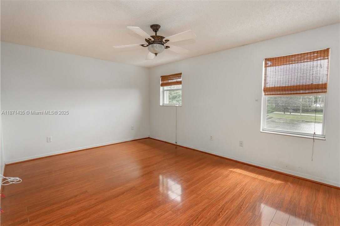 Small Image of Pembroke Pines Number 12