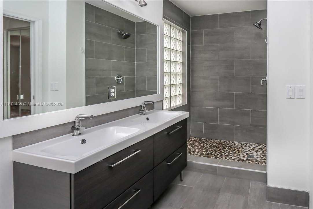 Small Image of Pembroke Pines Number 14