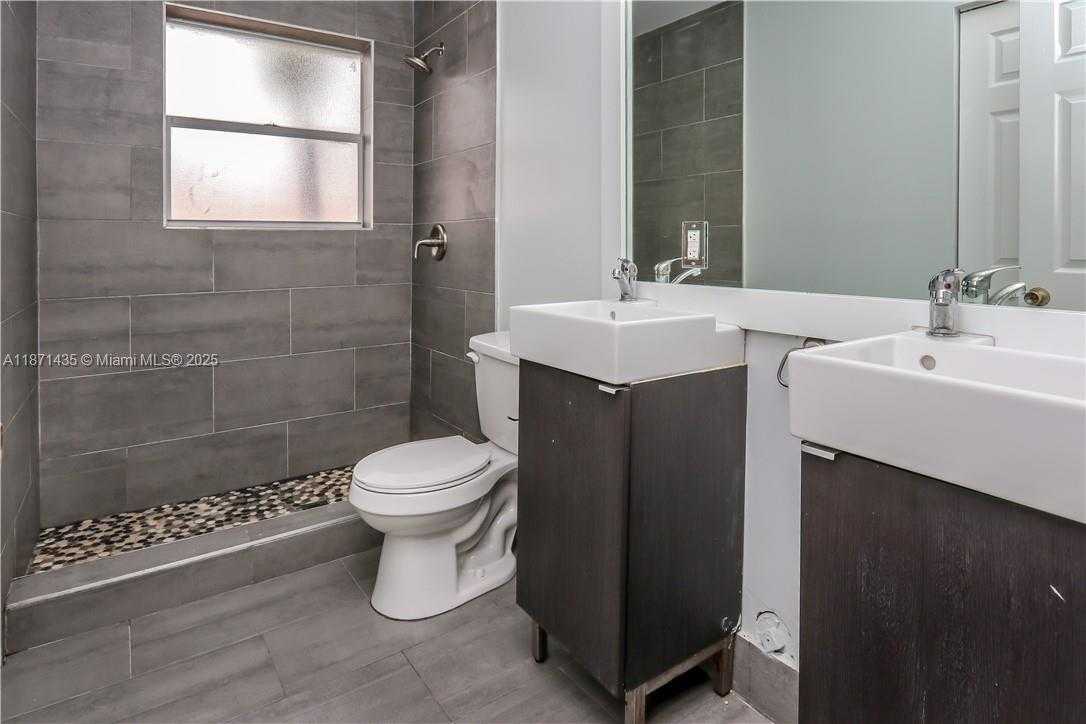 Small Image of Pembroke Pines Number 15