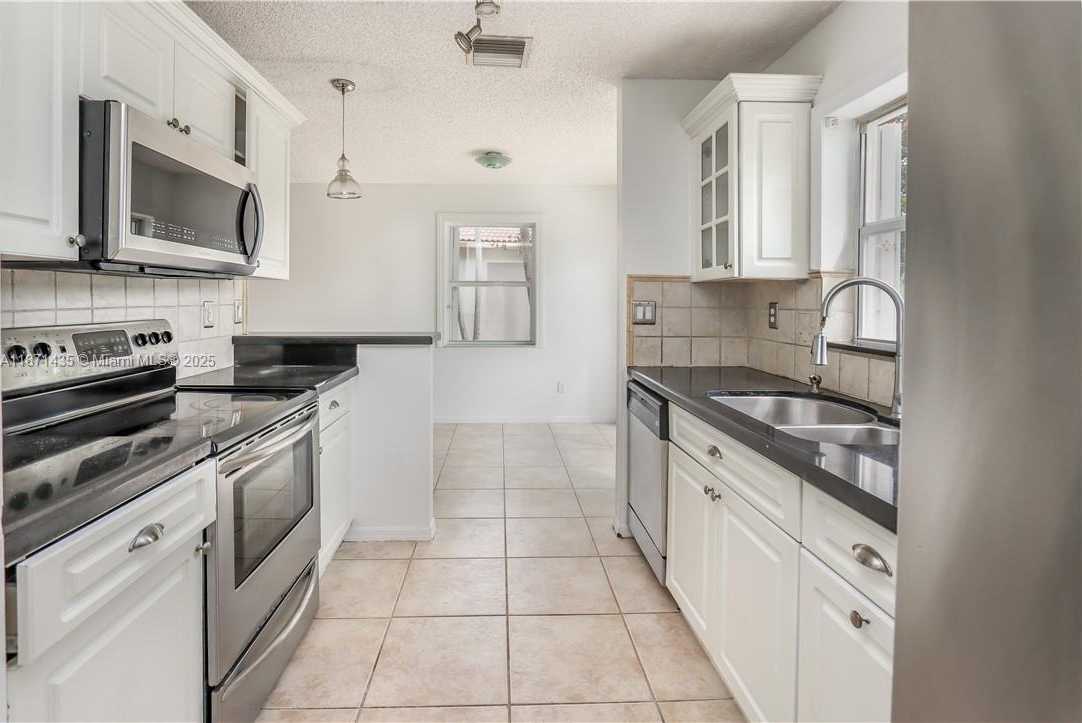 Small Image of Pembroke Pines Number 3