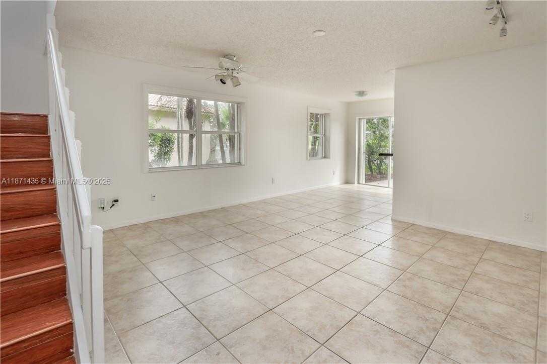 Small Image of Pembroke Pines Number 5