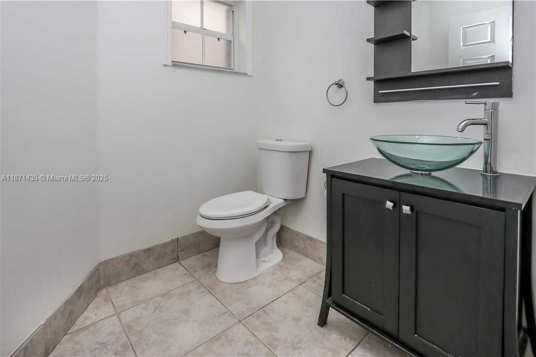 Small Image of Pembroke Pines Number 6