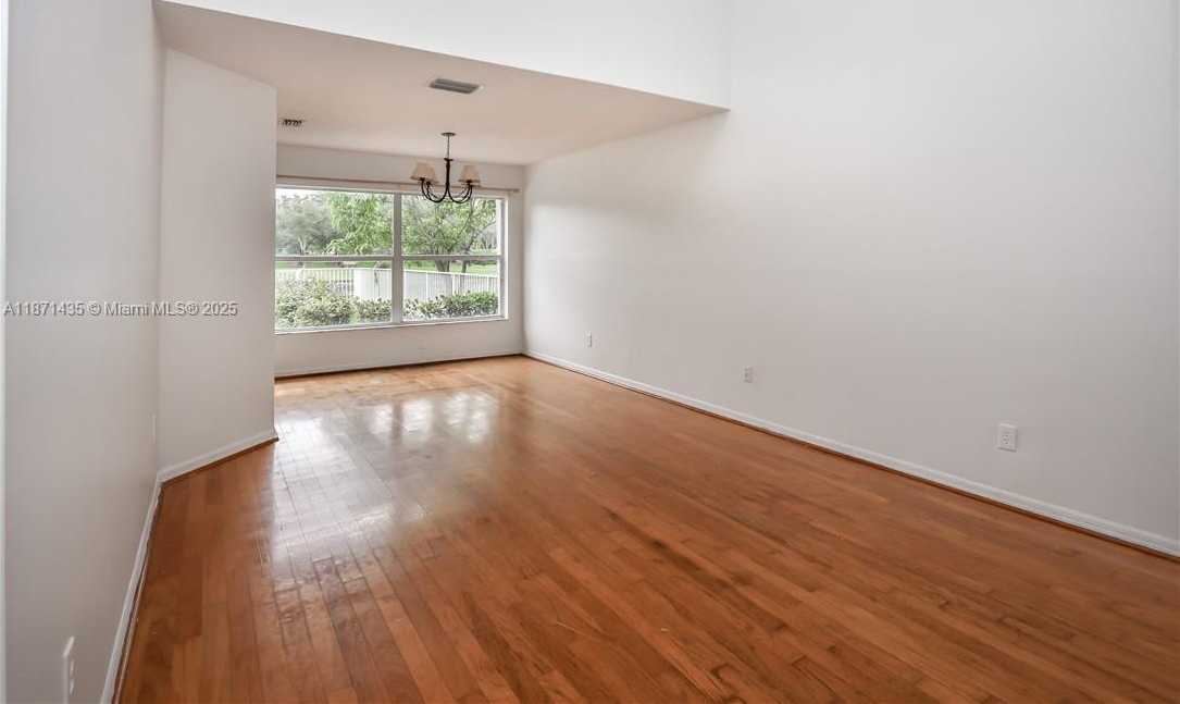 Small Image of Pembroke Pines Number 8