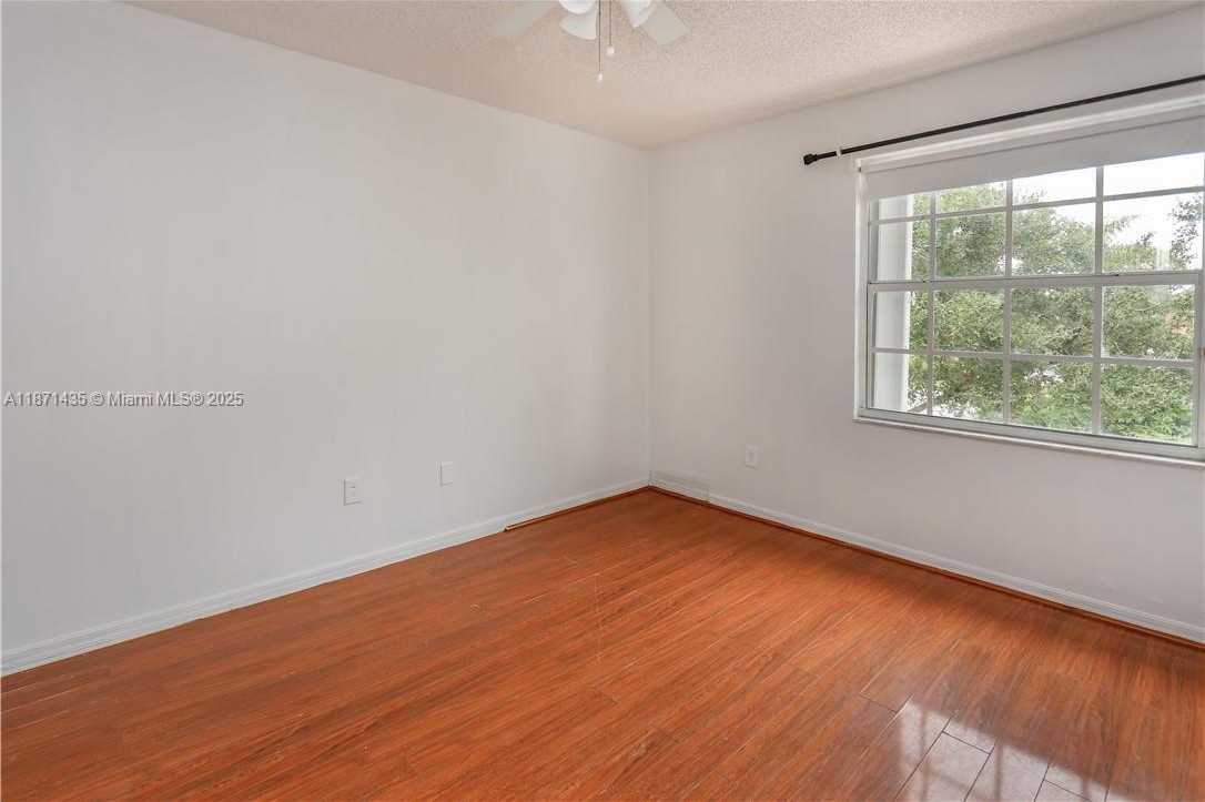 Small Image of Pembroke Pines Number 9