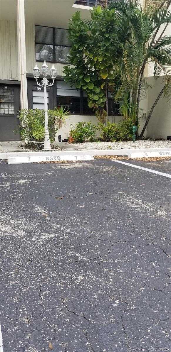 Small Image of 20200 WEST COUNTRY CLUB DR #104, Aventura Number 17
