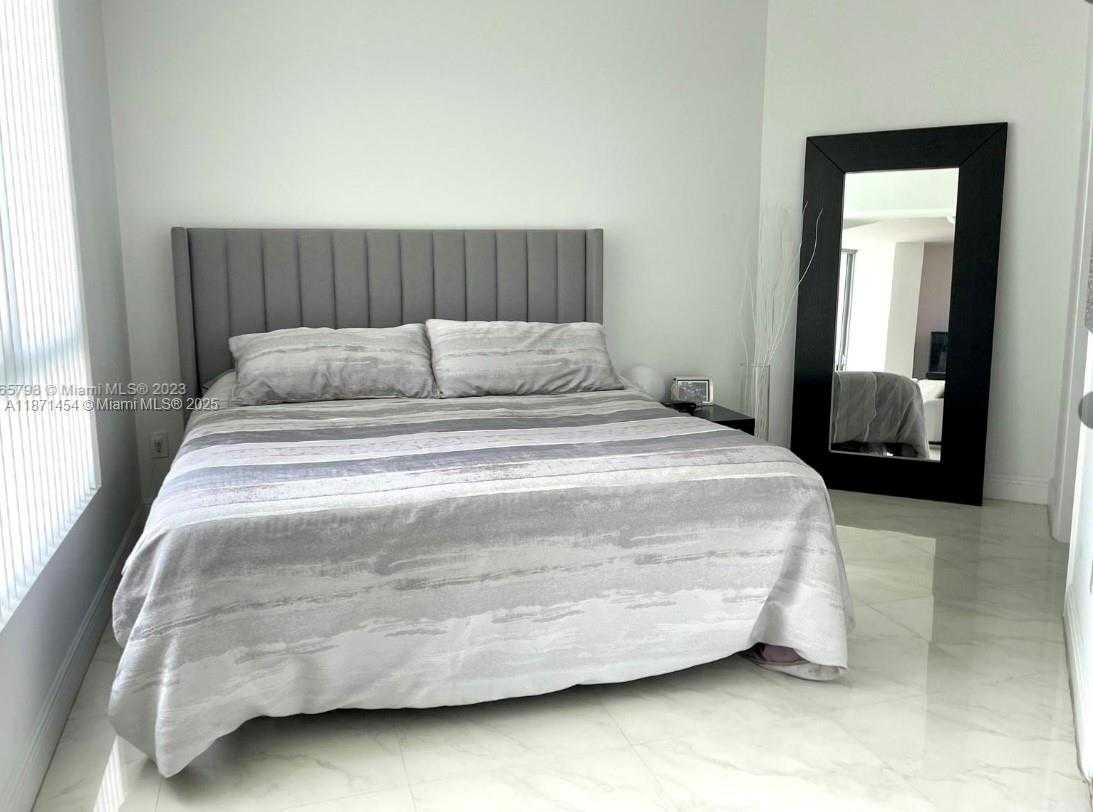Small Image of 350 SOUTH MIAMI AVE #1808, Miami Number 5