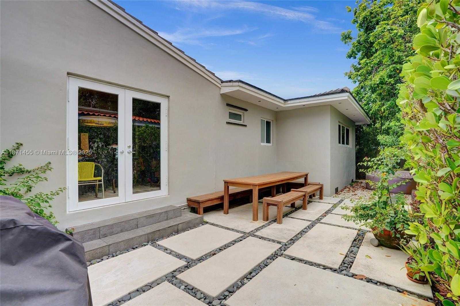 Small Image of 5620 ALHAMBRA CIR, Coral Gables Number 10