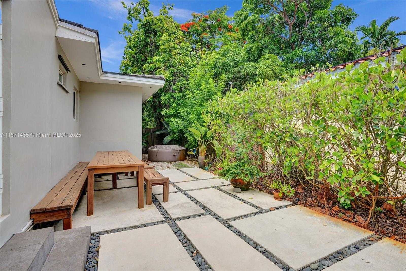 Small Image of 5620 ALHAMBRA CIR, Coral Gables Number 11
