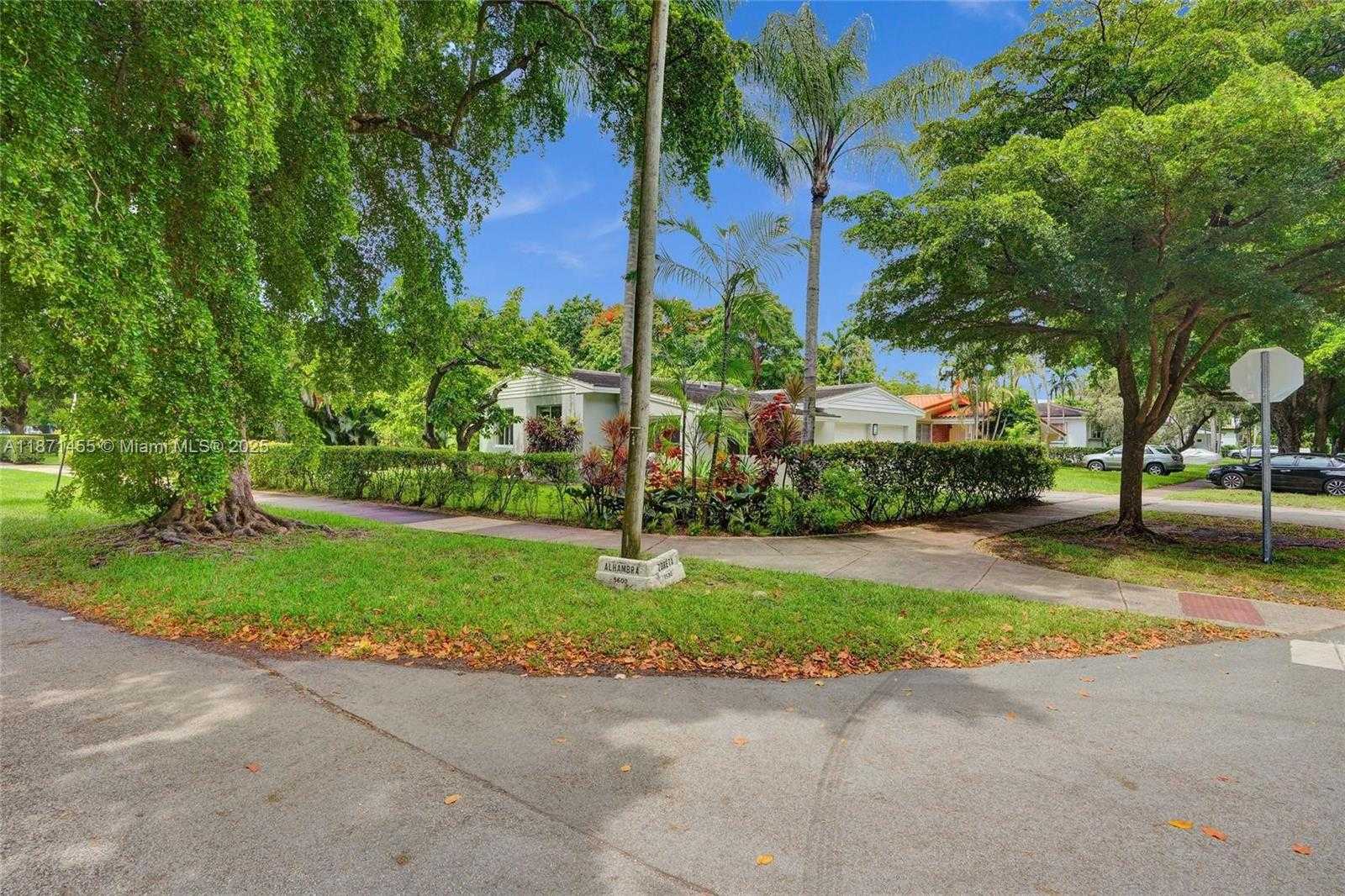 Small Image of 5620 ALHAMBRA CIR, Coral Gables Number 21
