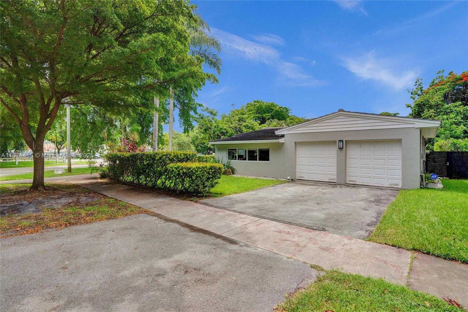 Small Image of 5620 ALHAMBRA CIR, Coral Gables Number 22