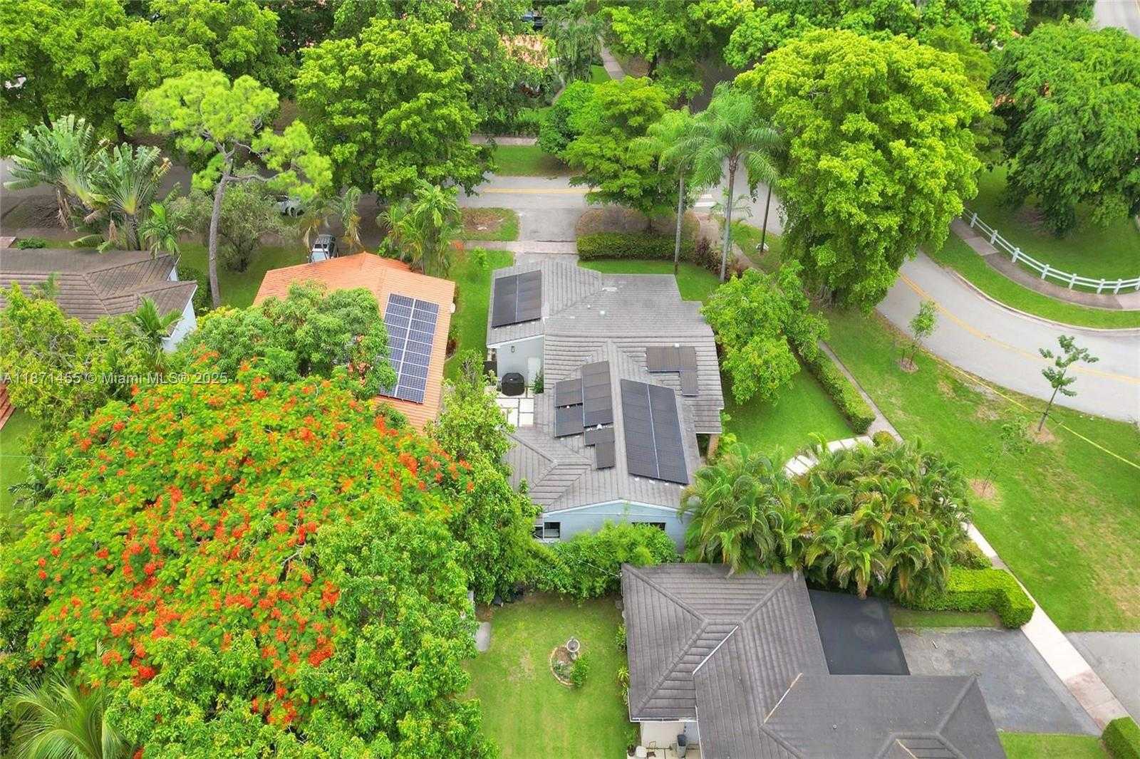 Small Image of 5620 ALHAMBRA CIR, Coral Gables Number 23