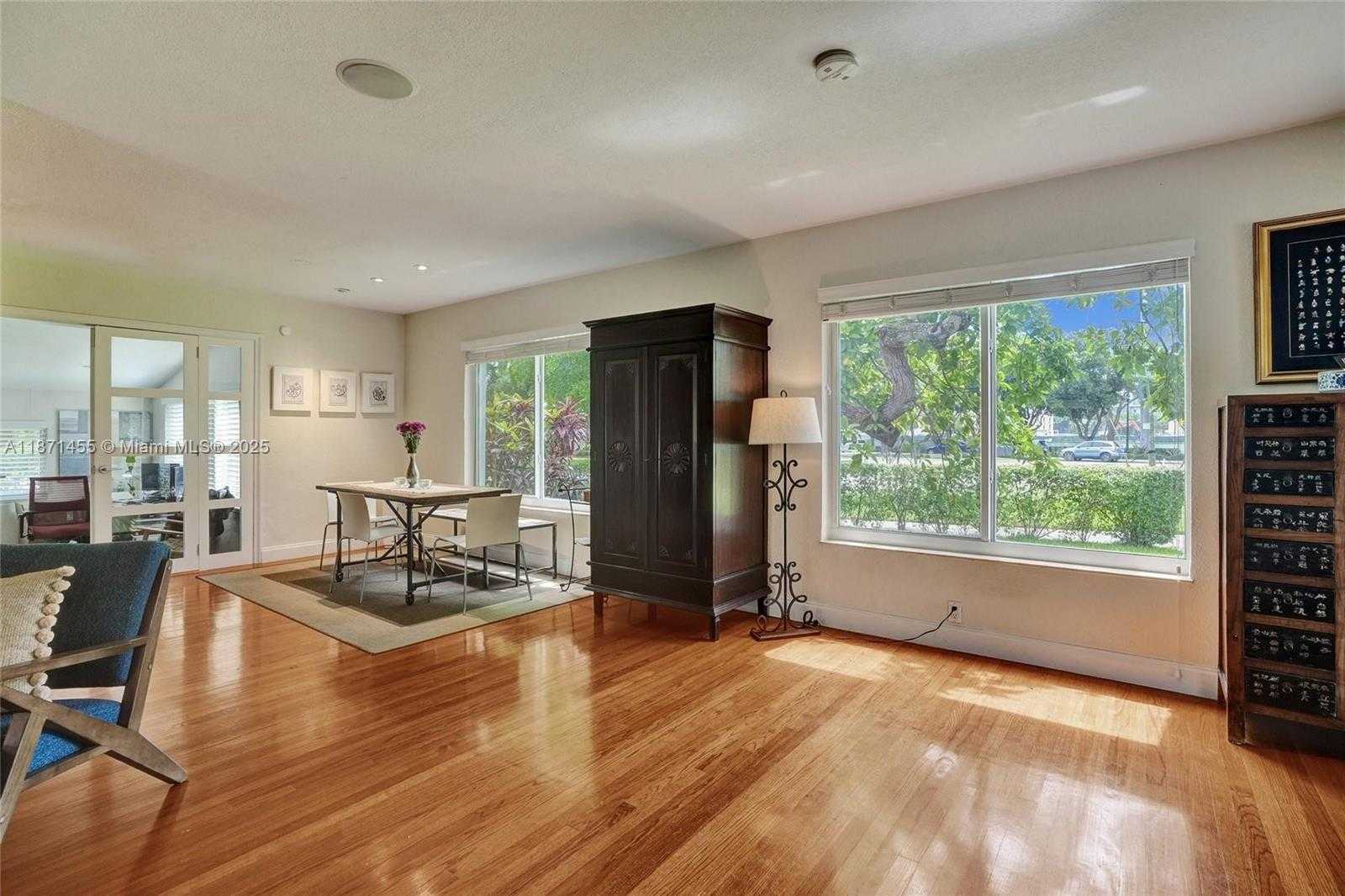 Small Image of 5620 ALHAMBRA CIR, Coral Gables Number 5