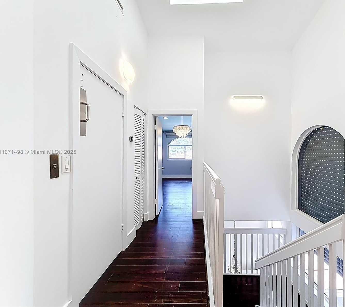 Small Image of Aventura Number 11